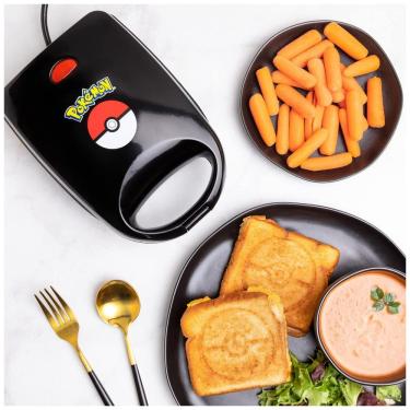 Imagem de Sanduicheira Antiaderente para 1 Lanche Tema Pokémon Pokebola, 110V 520W, Uncanny Brands, Preta