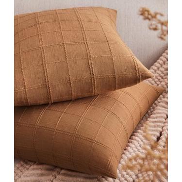 Imagem de ZeeMart Conjunto de 2 capas de almofada xadrez de linho, 45,7 x 45,7 cm em toda a grade caramelo, fazenda decorativa dupla face quadriculada bordada, capas de almofada de sofá de algodão laranja