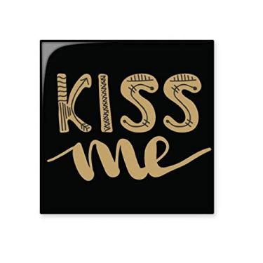 Imagem de Kiss Me Pedra de parede com citação dourada, azulejo de cerâmica brilhante para banheiro e cozinha