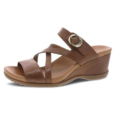 Imagem de Sandália feminina Ana Wedge – Palmilha acolchoada e contornada para conforto e suporte o dia todo – Alça ajustável de velcro com detalhe de fivela – Sola de borracha leve, Bronzeado, 11.5-12