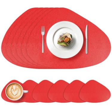 Imagem de Jogo americano e porta-copos de couro sintético, conjunto de 6 jogos americanos em forma de seixos vermelhos de Natal, porta-copos laváveis, antiderrapantes, resistentes ao calor, para cozinha, jantar