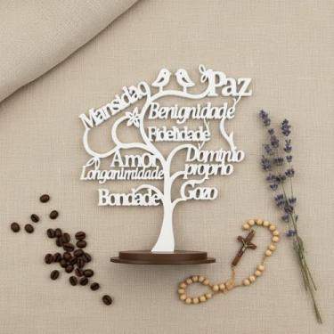 Imagem de Árvore Decorativa Frutos Espírito Santo: Elegância Branca e Marrom com Mensagens Inspiradoras