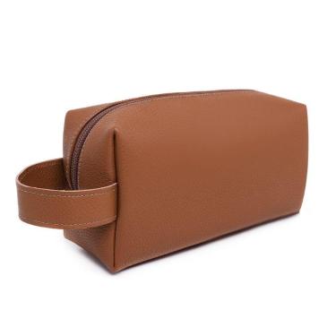 Imagem de Necessaire Premium em Couro Forro Impermeavel Fechamento Ziper Alça de Mão Espaçosa