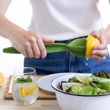 Imagem de Colheres Duplas para Salada 2 em 1 com Espremedor de Limão - Yaay