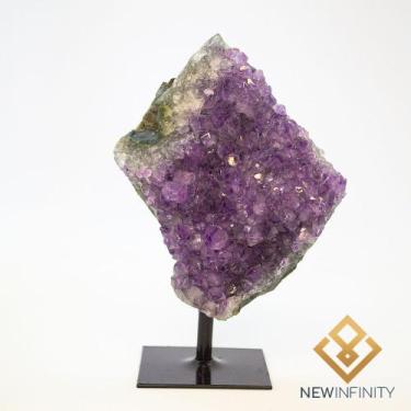 Imagem de Drusa de Ametista Bruta na Base de Metal Pedra Natural - New Infinity