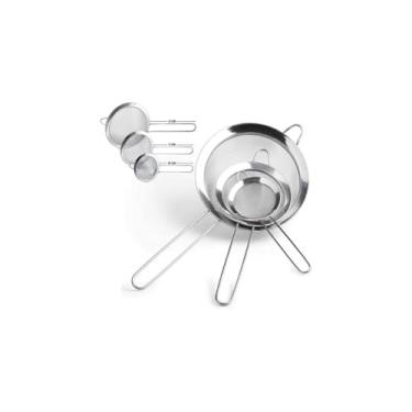 Imagem de Peneira de Cozinha em Aço Inox, 14cm de Diâmetro, 27cm de Comprimento, para Coar, Polvilhar e Escorrer Massas