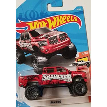 Imagem de Hot Wheels 2018 50th Anniversary HW Hot Trucks Dodge Ram 1500, Caminhão Vermelho com Acabamento Preto e Branco, Escala 1:64, Criança