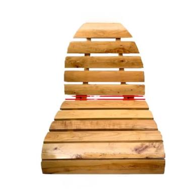 Imagem de OGOLOUG um banco interno e assento de encosto de uma banheira interna e externa dedicada ao banho, feita de madeira de cedro e dobrável para armazenamento e uso no banheiro