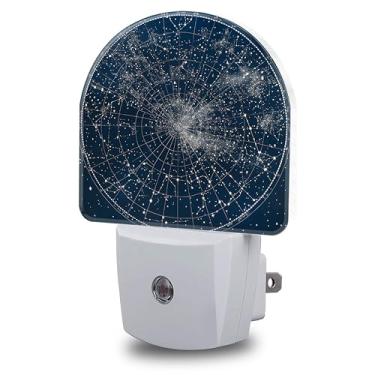 Imagem de FOISIIAEA Luzes noturnas conectadas à parede, mapa estelar com constelações, luz noturna, crepúsculo ao amanhecer, sensor inteligente, lâmpada decorativa redonda de LED para quarto, cozinha, corredor