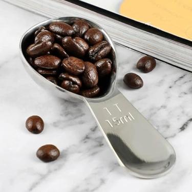 Imagem de 1 colher de café de aço inoxidável de 15 ml com marcas de escala é usada como uma ferramenta de medição para café, leite, leite em pó e aveia