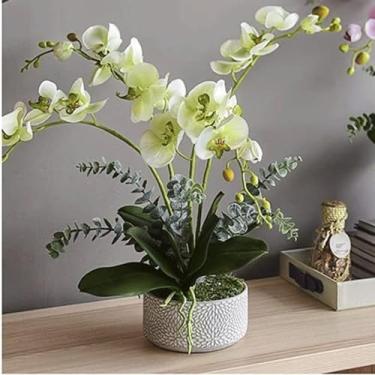 Imagem de LMJYU Orquídea artificial de seda Phalaenopsis flores artificiais com vaso de flores artificiais para decoração de casa flores artificiais artificiais de 62 cm