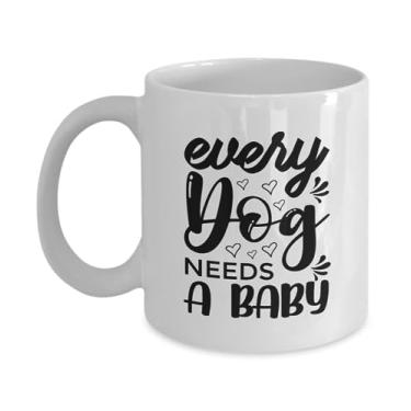 Imagem de DogsMakeMeHappy Cada cão precisa de uma caneca de bebê, caneca de cachorro e bebê, caneca para amantes de cães, caneca para pais de cães, presente para cães, ideia de presente de aniversário de Natal (325 ml)