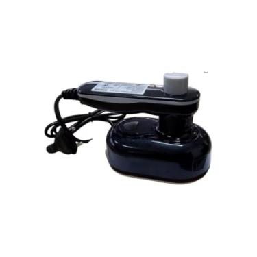 Imagem de Ferro de Passar Portátil Bivolt, 32W, Preto, 50ml Tanque de Água, Compacto 7.5x6x11.5cm, com Copo Dosador, para Viagens