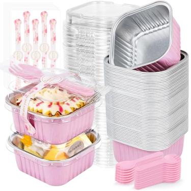 Imagem de 50 peças de mini formas de bolo com tampas, mini formas de pão ZOXILEN de 5 oz150 ml com tampas, colheres de folha de alumínio, copos quadrados descartáveis para assar, latas de muffin, recipientes de