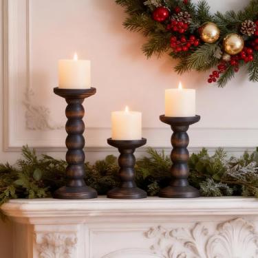 Imagem de HuiDao Castiçal de madeira maciça, 3 peças de castiçais pretos rústicos para velas de pilar, castiçais decorativos de madeira envelhecida para casa de fazenda grande para mesa de lareira