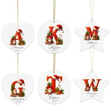 Imagem de 6 peças de enfeites de nome para árvore de Natal - Conjunto de enfeites com inicial personalizada A-Z 2025 - Presentes de lembrança de carta personalizada e etiquetas de meia