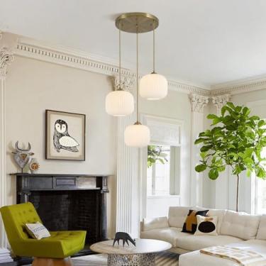 Imagem de Luminária pendente moderna para ilha de cozinha, lustre globo preto com cúpula de vidro branco opalino, ideal para sala de jantar, sala de estar, quarto ou bar. Luminária suspensa ajustável