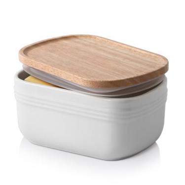 Imagem de DOWAN Manteiga de cerâmica, manteiga extra grande para bancada ou geladeira, recipiente hermético de manteiga com tampa de madeira, decoração e acessórios de cozinha de fazenda, seguro para freezer