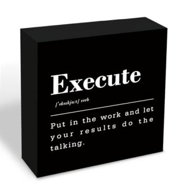 Imagem de Placa de mesa de madeira para escritório com definição de execução, decoração minimalista quadrada de madeira para prateleira de mesa ou mesa de centro, placa motivacional de madeira maciça, portátil