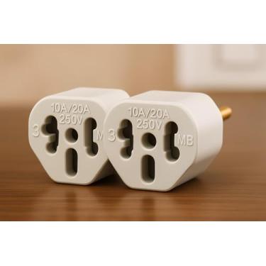 Imagem de Kit 2 Adaptadores de Tomada Universal Bob Love 10A/20A – Plug Benjamin Bivolt 110V/220V, Compatível com Padrão Novo e Antigo, Eletrodomésticos, Carregadores e Eletrônicos em Geral – Branco
