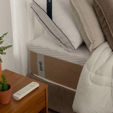 Imagem de Colchão Solteirão Guldi Comfort com Massageador Quântico Molas Ensacadas (30x96x203) Branco e Bege