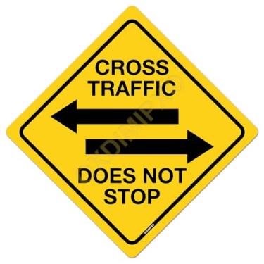 Imagem de Placa Cross Traffic Does Not Stop Metal Alumínio Amarelo Caution Road Street Warning Sign Farmhouse Wall Painting Art Sinais personalizados 30 x 30 cm