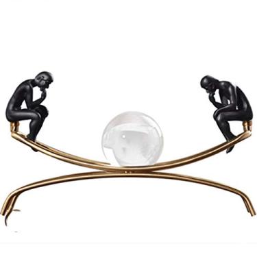 Imagem de Personagem criativa decoração moderna simples pensadora sala de estar, armário de vinho, sala de estudo, decoração de escritório