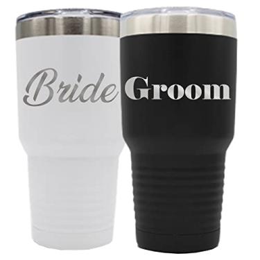 Imagem de My Personal Memories Conjunto de 2 copos de viagem com isolamento térmico para noiva e noivo - presente gravado para casamento, jantar de ensaio, lua de mel, recepção (copos de 850 g)