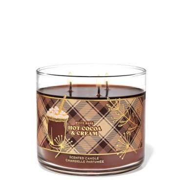 Imagem de Bath & Body Works, Vela de 3 pavios White Barn com óleos essenciais - 411 g - Aromas de Natal de 2021 (chocolate quente e creme)