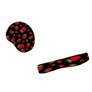 Imagem de Kit Mouse Pad E Apoio Teclado Ergonômico Morango Sobre Fundo Preto