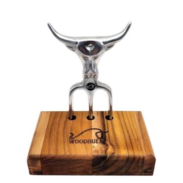 Imagem de Garfo Tridente para Churrasco em Alumínio Fundido Polido, Perfeito para Preparar, Cortar e Servir Carnes com Precisão, Durabilidade e Estilo, Ideal para Churrasqueiros e Reuniões – WOODBULL.