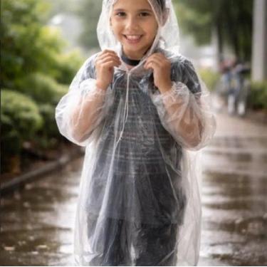 Imagem de 10 Capas de Chuva Infantil com Cordinha Descartável - Capas De Chuva P