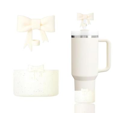 Imagem de Conjunto de acessórios Stanley Cup incluindo 1 peça de botas de silicone com glitter para StanleyCup 1,134 g e copo de 850,5 g, 1 peça de cobertura de canudo de laço para StanleyStraw de 10 mm (creme
