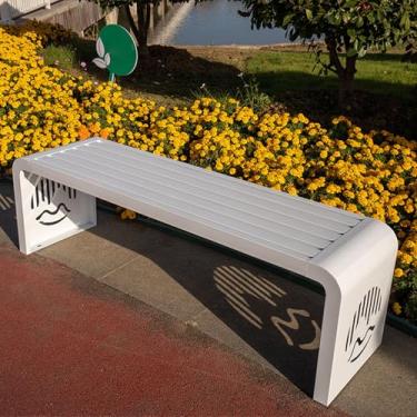 Imagem de Bancos de jardim para ambientes externos, banco de metal de aço galvanizado, bancos de varanda ao ar livre com padrão oco, assento de ripas para parque, quintal e varanda (branco, 180 cm)