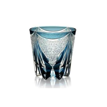 Imagem de Copo de uísque Edo Kiriko – Vidro azul profundo elegante estilo japonês com motivo de crisântemo e chama, copo de bebidas espirituosas cortado à mão para uísque e coquetéis