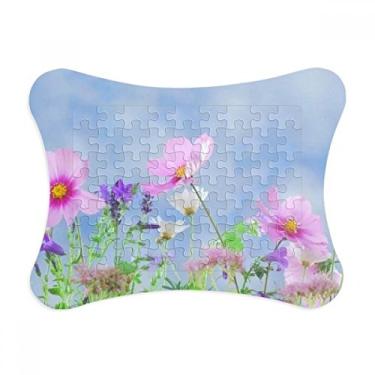 Imagem de Moldura de quebra-cabeça de flores roxas e rosa com fundo azul, enfeite de quebra-cabeça