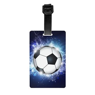 Imagem de Etiqueta de mochila infantil Etiquetas de bagagem de futebol para malas, etiquetas de saco de bola de futebol esportivo com fundo azul, etiquetas de identificação de nome pequeno legal para meninos e meninas bagagem de viagem