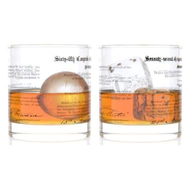 Imagem de Well Told Conjunto de 2 copos Prohibition Rocks, conjunto de 2, 18ª e 21ª emenda de barware, conjunto de presente de bourbon com tema histórico, para amantes de uísque, copos à moda antiga