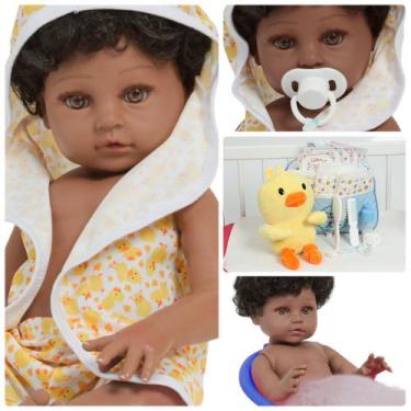 Imagem de Bebê Reborn Masculino Cabelo Cacheado Roupão Pato + Bolsa - Cegonha Re