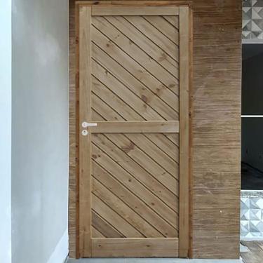 Imagem de Kit Porta De Madeira Mexicana 210X72Cm Batente 11Cm Fechadura Stilo Cromada Externa Pinus