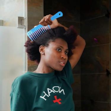 Imagem de Pente de dente largo, pente de cabelo liso desembaraçador de cabo grande para cabelos longos e oleosos e grossos, reduz a perda de cabelo e quebras de danos, pente de estilo de salão para mulheres