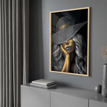 Imagem de Quadro Decorativo com Moldura e Acrilico Cristal Vidro Mulher Dourada Chapéu Arte Sala Quarto Hall