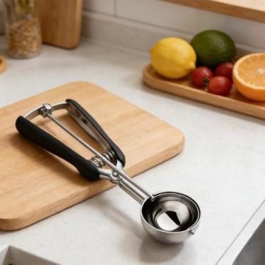 Imagem de Colher de sorvete de aço inoxidável, cabo ergonômico, ferramenta de cozinha profissional, servidor de sobremesa de metal durável com aderência preta