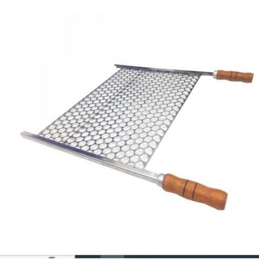 Imagem de Grelha Moeda Inox 40x36 Para Churrasco Cabo Madeira E Ponteira