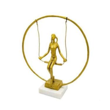 Imagem de Escultura Decorativa Criança Balançando Dourado Luxo - LUXdécor