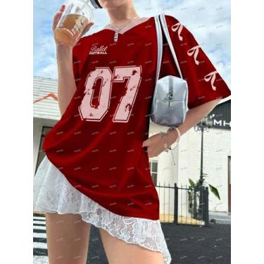 Imagem de Camiseta Feminina Oversized com Decote V - Manga Curta e Estampa de Le