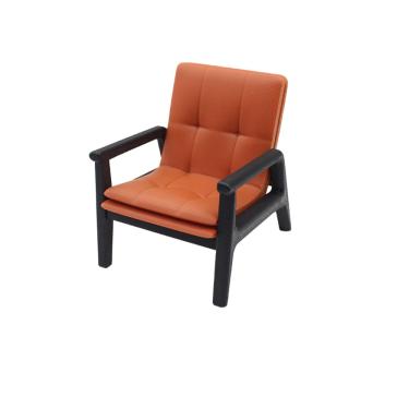 Imagem de Espreguiçadeira Dollhouse em miniatura em escala 1:12 com almofada laranja