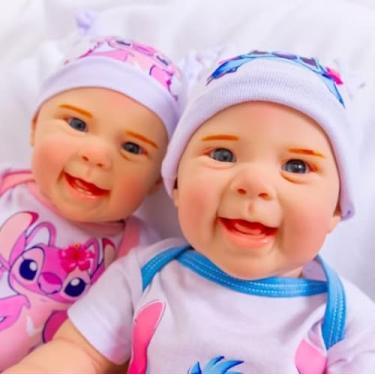 Imagem de Conjunto de Bonecas Gêmeas com Roupas Stitch, Rosa e Azul, Camiseta e Shorts, com Acessórios, Brinquedo Infantil