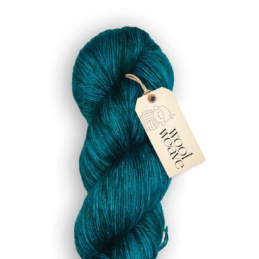 Imagem de Woolweave Fio de peso para dedilhados - fios de meia tingidos à mão, 75% lã de merino extrafina e 25% poliamida, 100 g de novelo, 438 jardas - fio verde leve, macio e durável