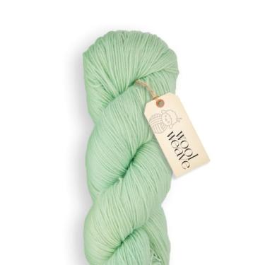 Imagem de Woolweave Fio de peso para dedos – Fios de meia tingidos à mão, 75% lã de merino extrafina e 25% poliamida, 100 g de novelo, 438 jardas – Fio verde leve, macio e durável para tricô e crochê